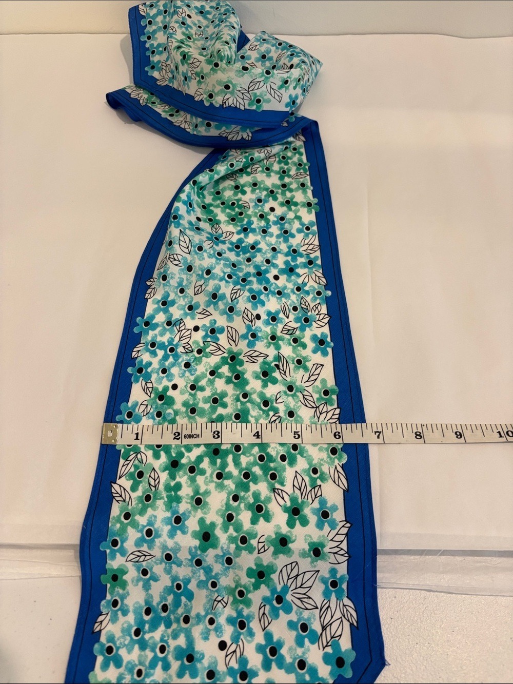 Vintage VERA NEUMANN silk scarf pointed ends blue green white floral 6.5” x 65” - Picture 7 of 8
